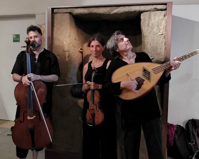 Burruezo & Nur Camerata